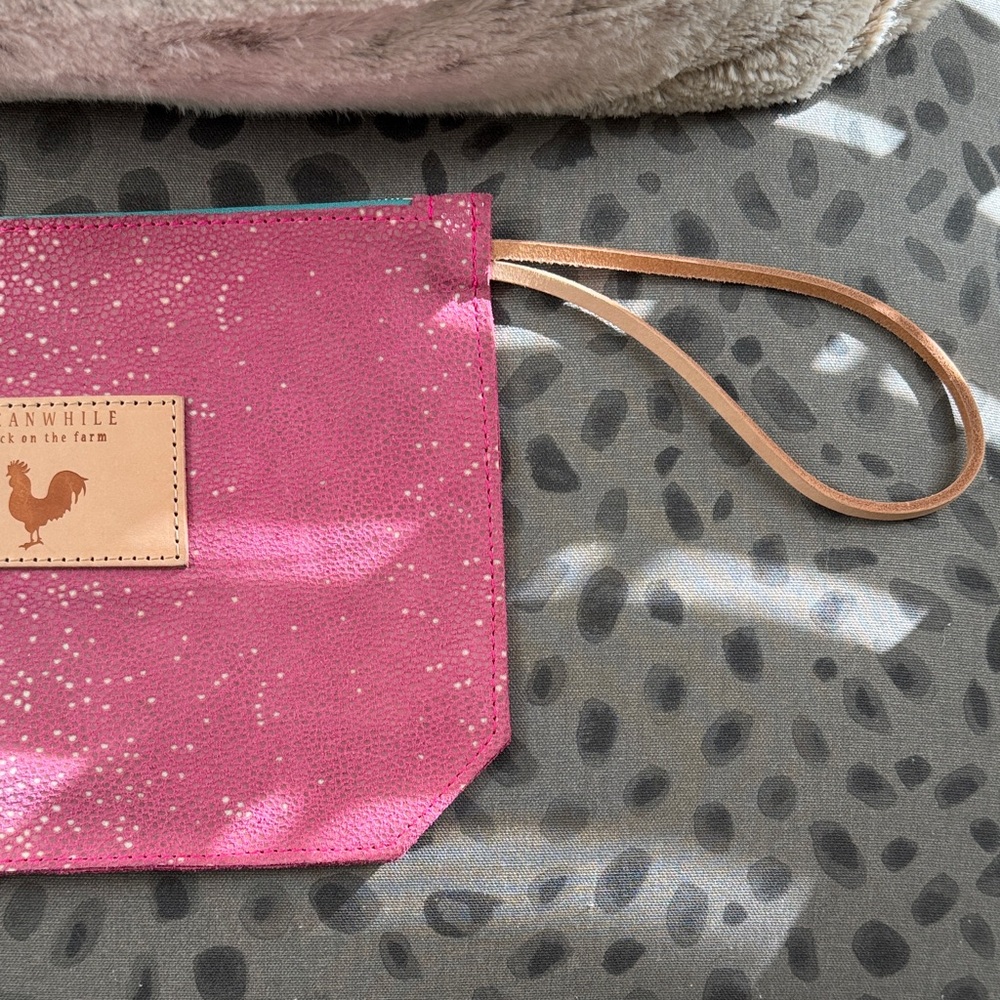 Brand New Meanwhile Back on the Farm Pink Stingray Leather Wristlet - Picture 3 of 8
